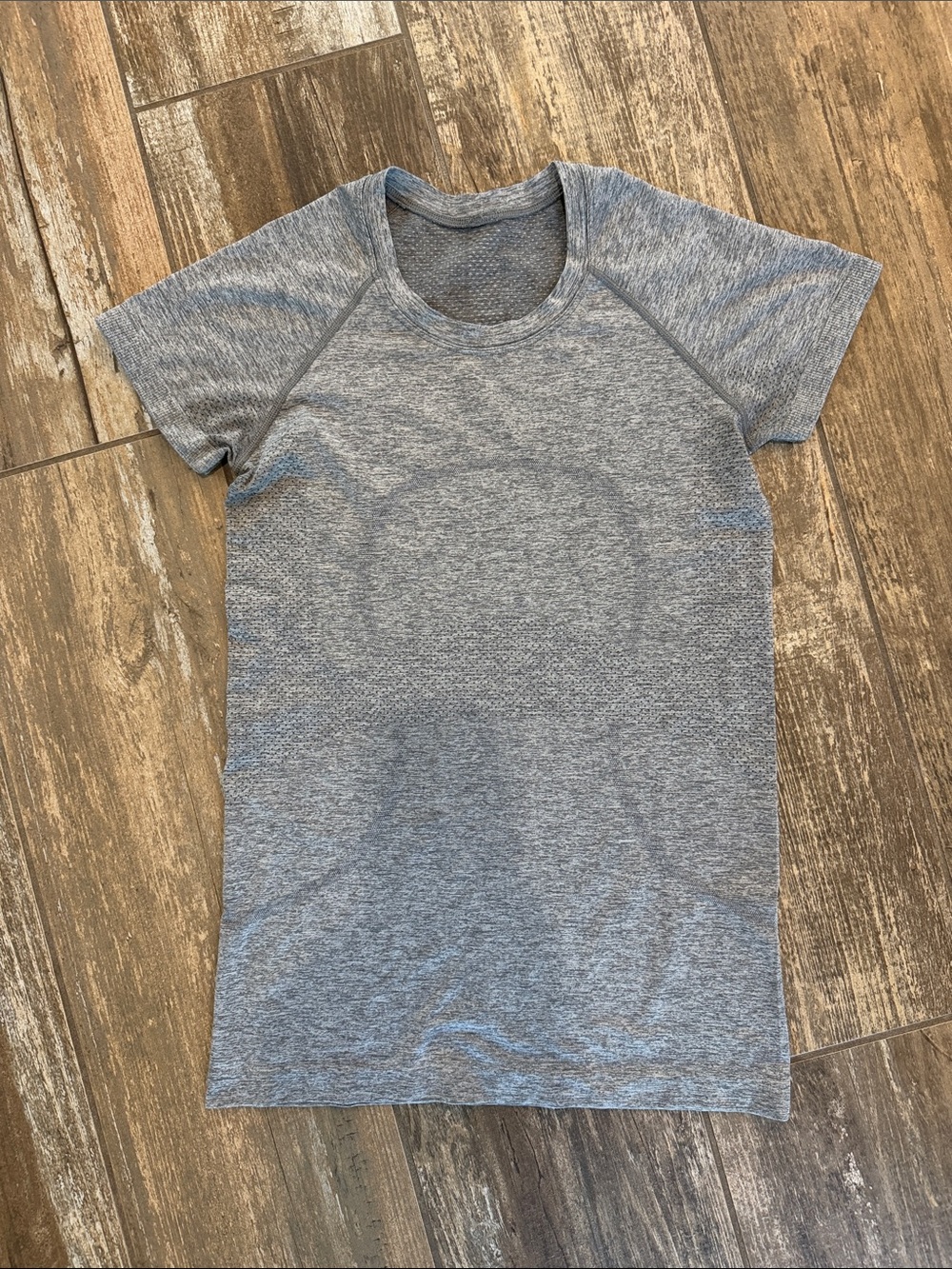 Lululemon Heatherec Gray Swiftly Tech Short-Sleeve Shirt 2.0-Hip Length- size 6
